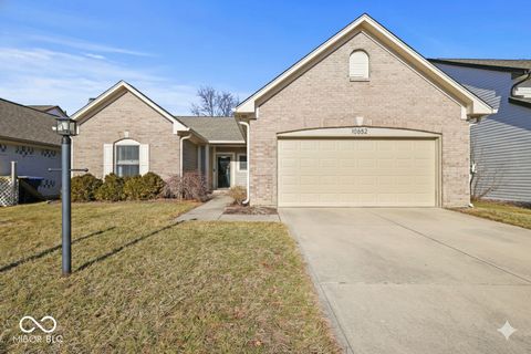 Photo of 10652 Chesapeake Drive N, Indianapolis, IN 46236 (MLS # 22084436)