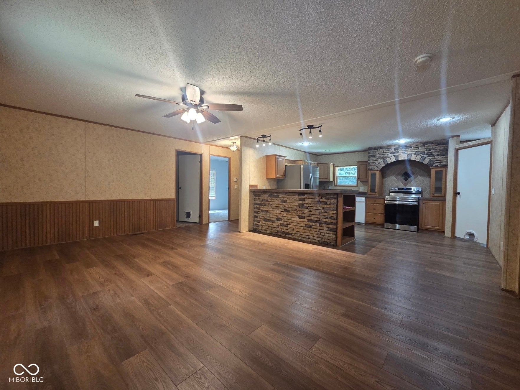 5215 N Private Road 265 W