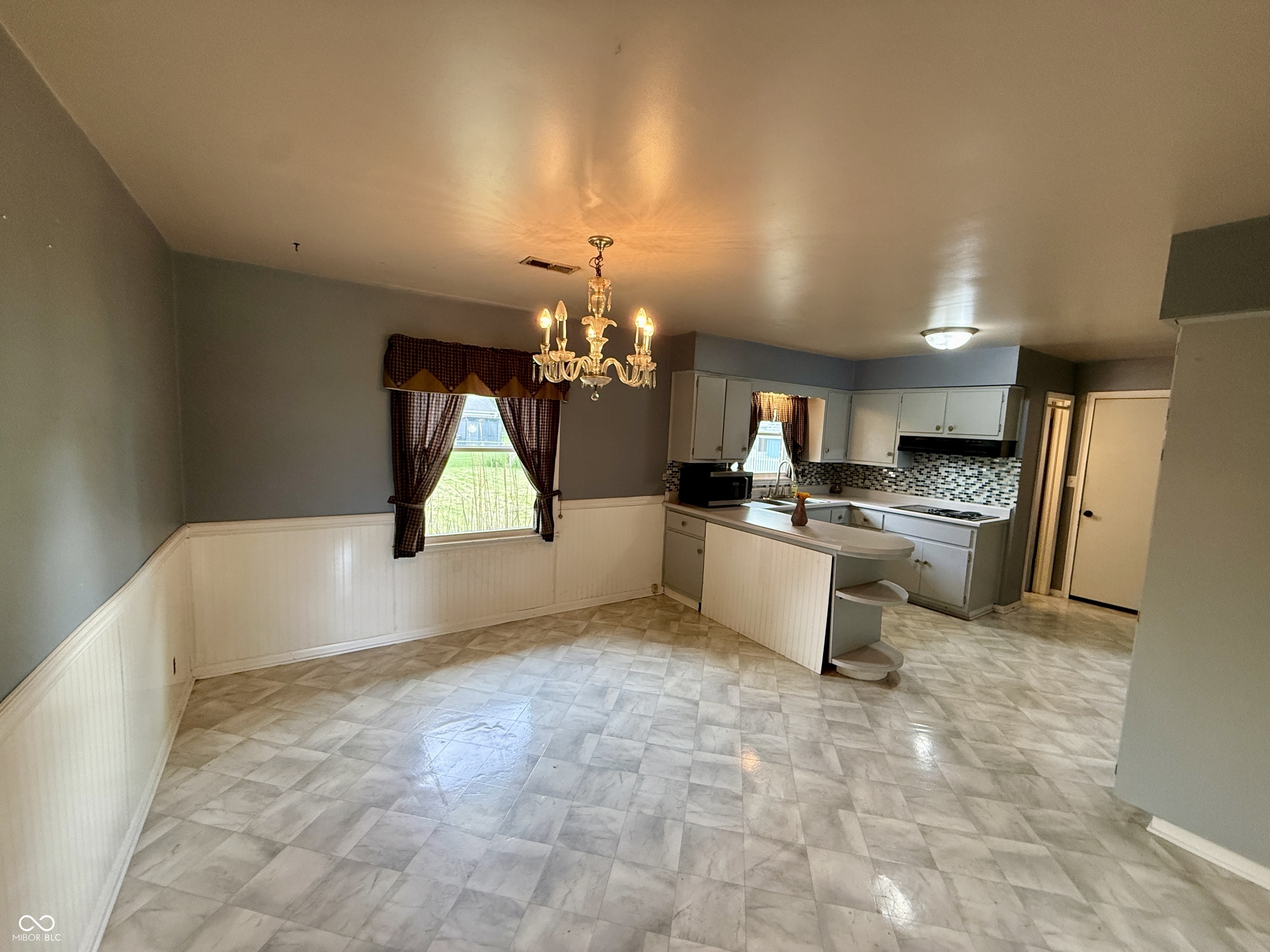 3715 Oakwood Drive