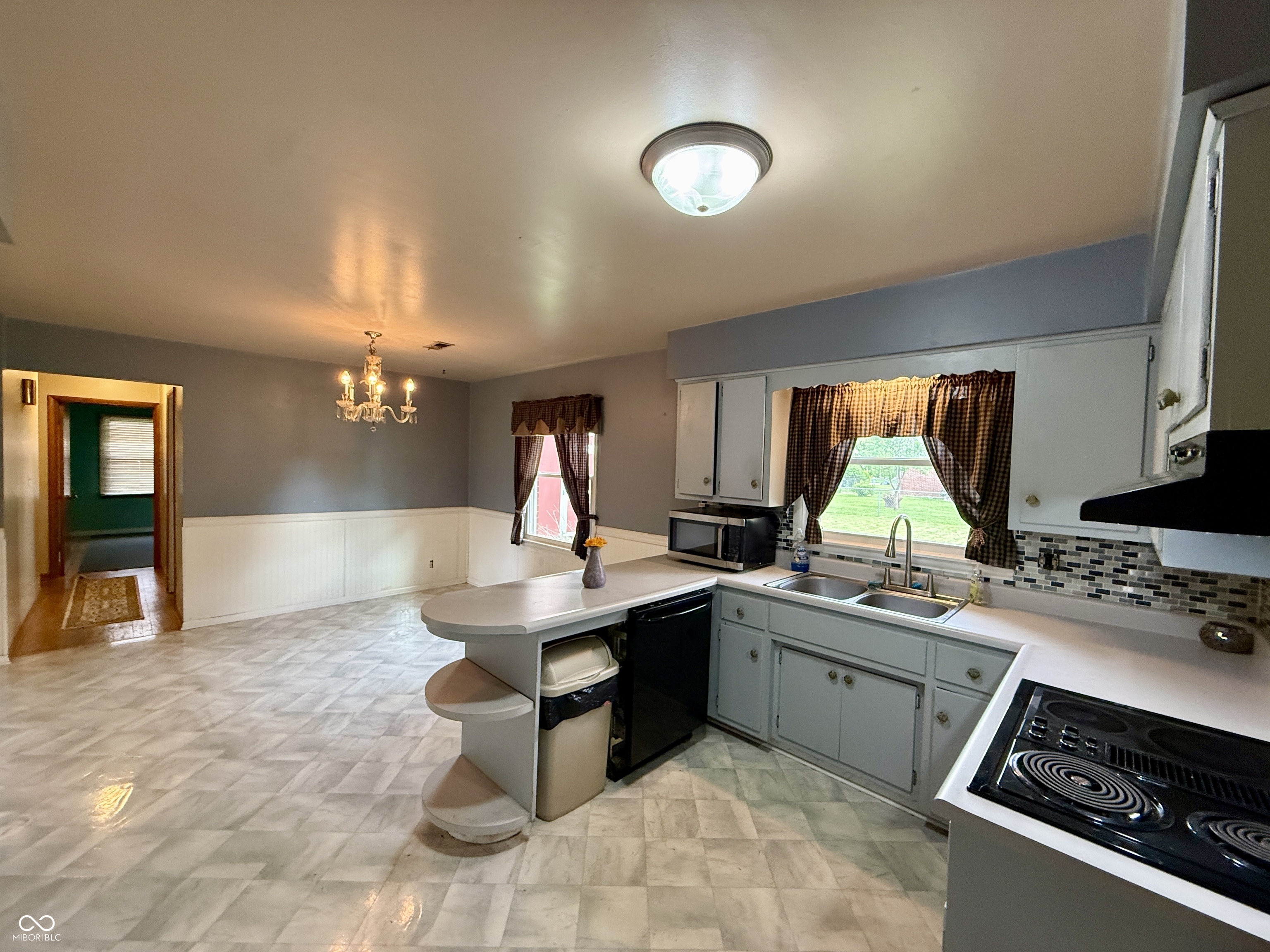 3715 Oakwood Drive