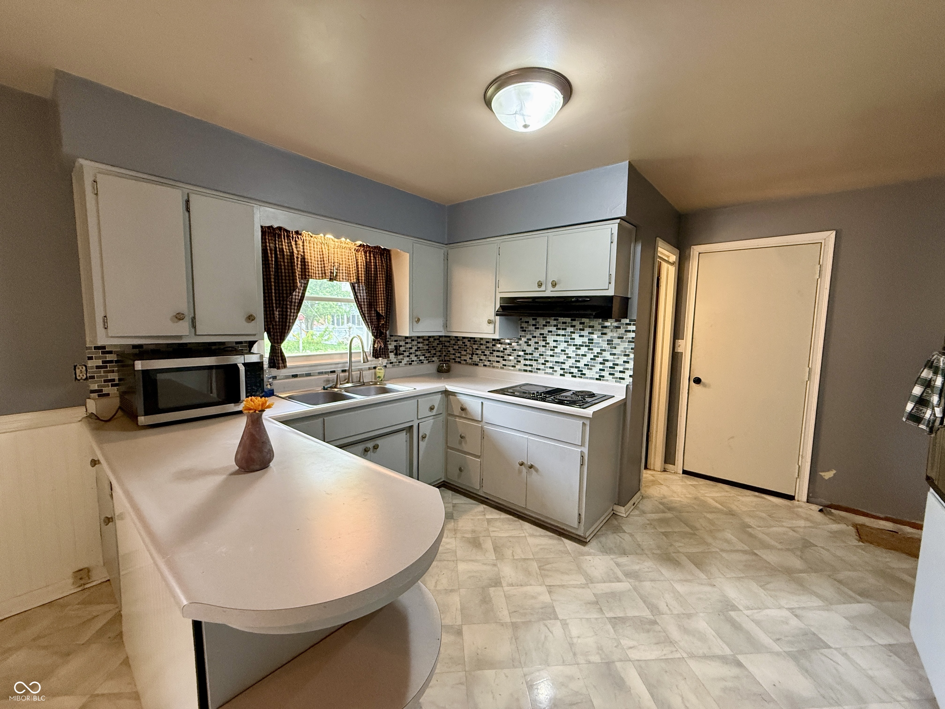 3715 Oakwood Drive