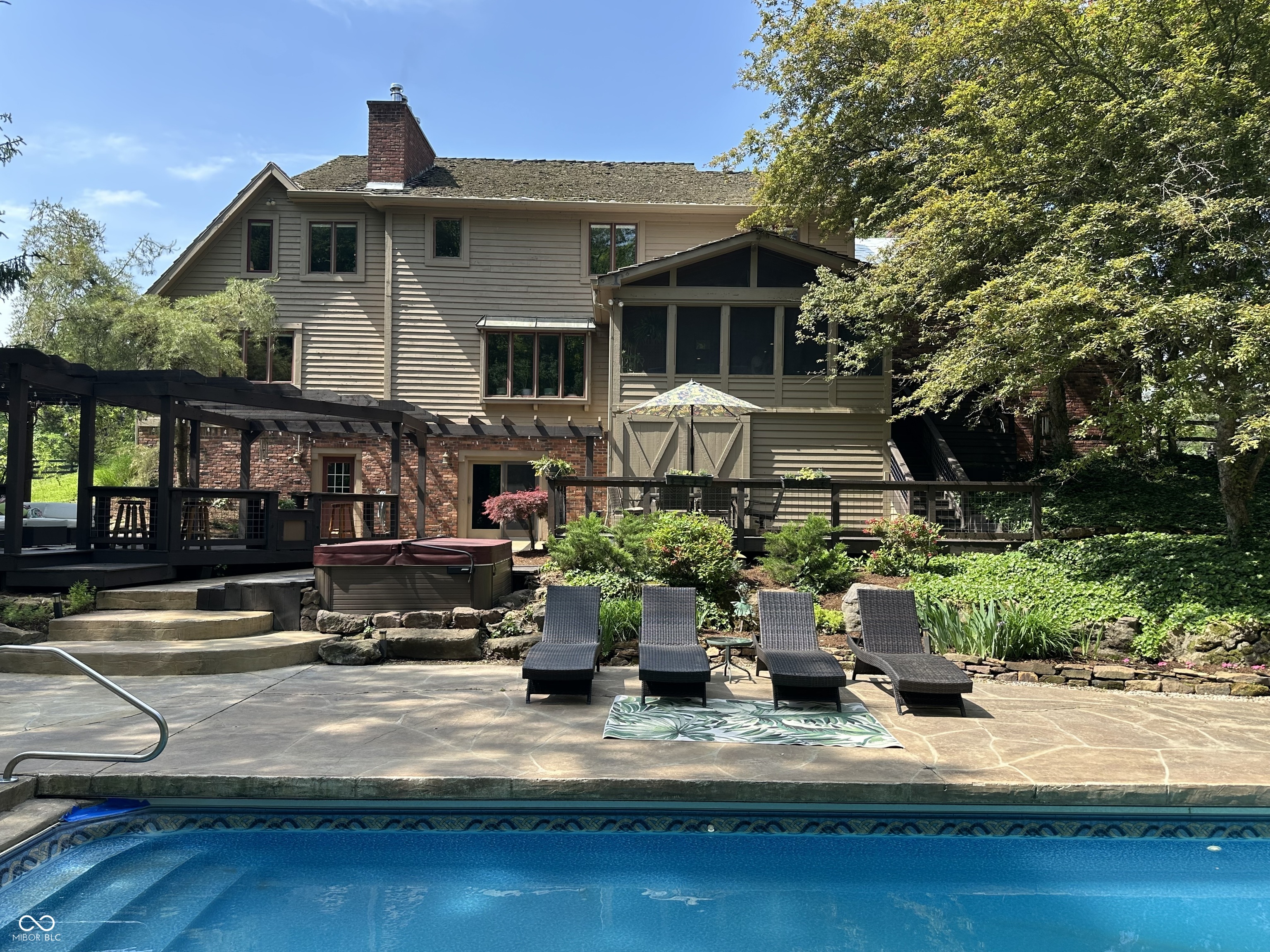 2034 Dubois Road