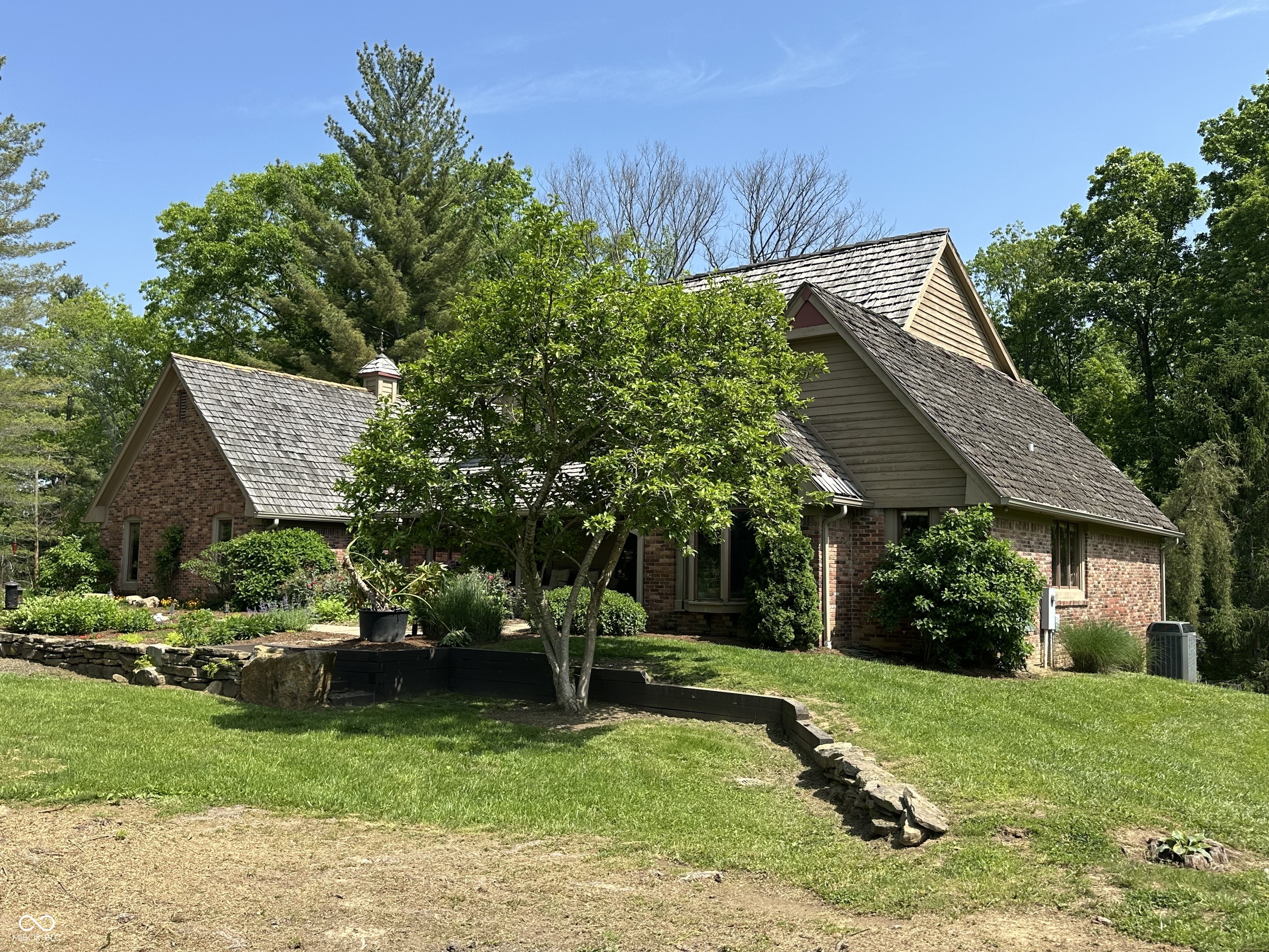 2034 Dubois Road