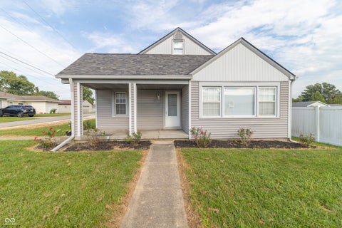 Photo of 621 Apple Street, Greenfield, IN 46140 (MLS # 22123304)