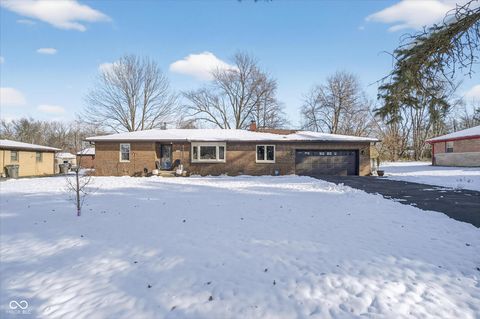 Photo of 4435 Chatham Place, Indianapolis, IN 46226 (MLS # 22076238)
