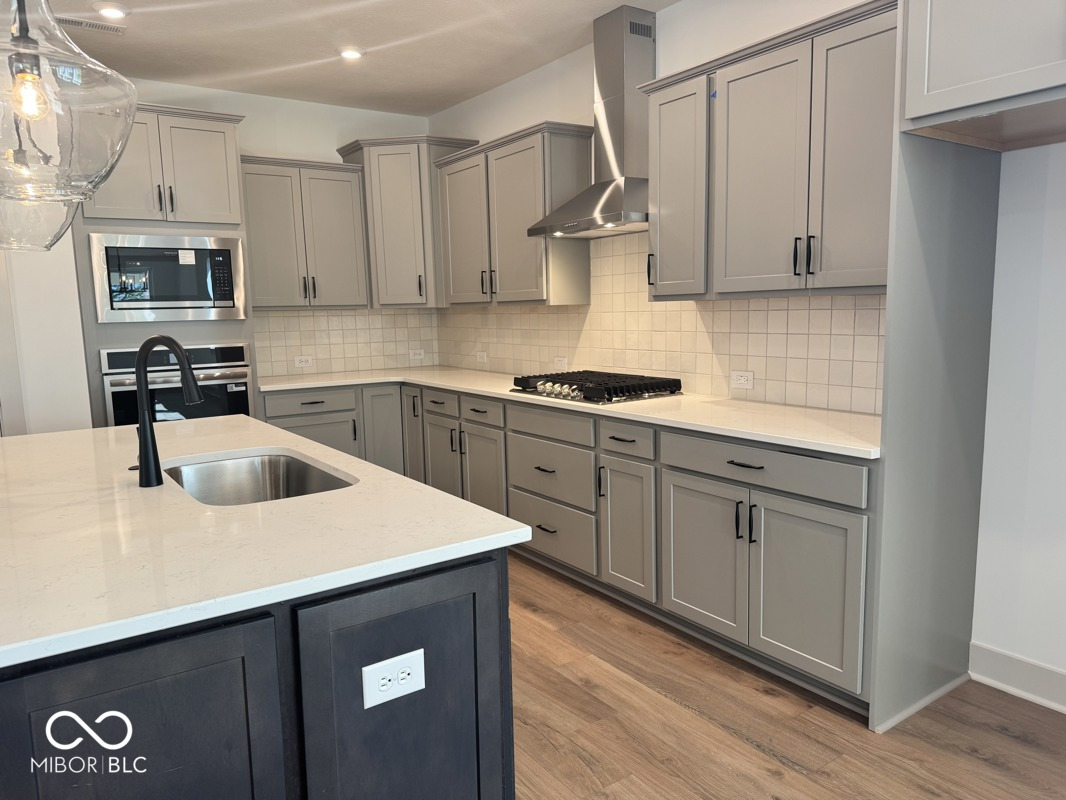 11840 Gray Ghost Way