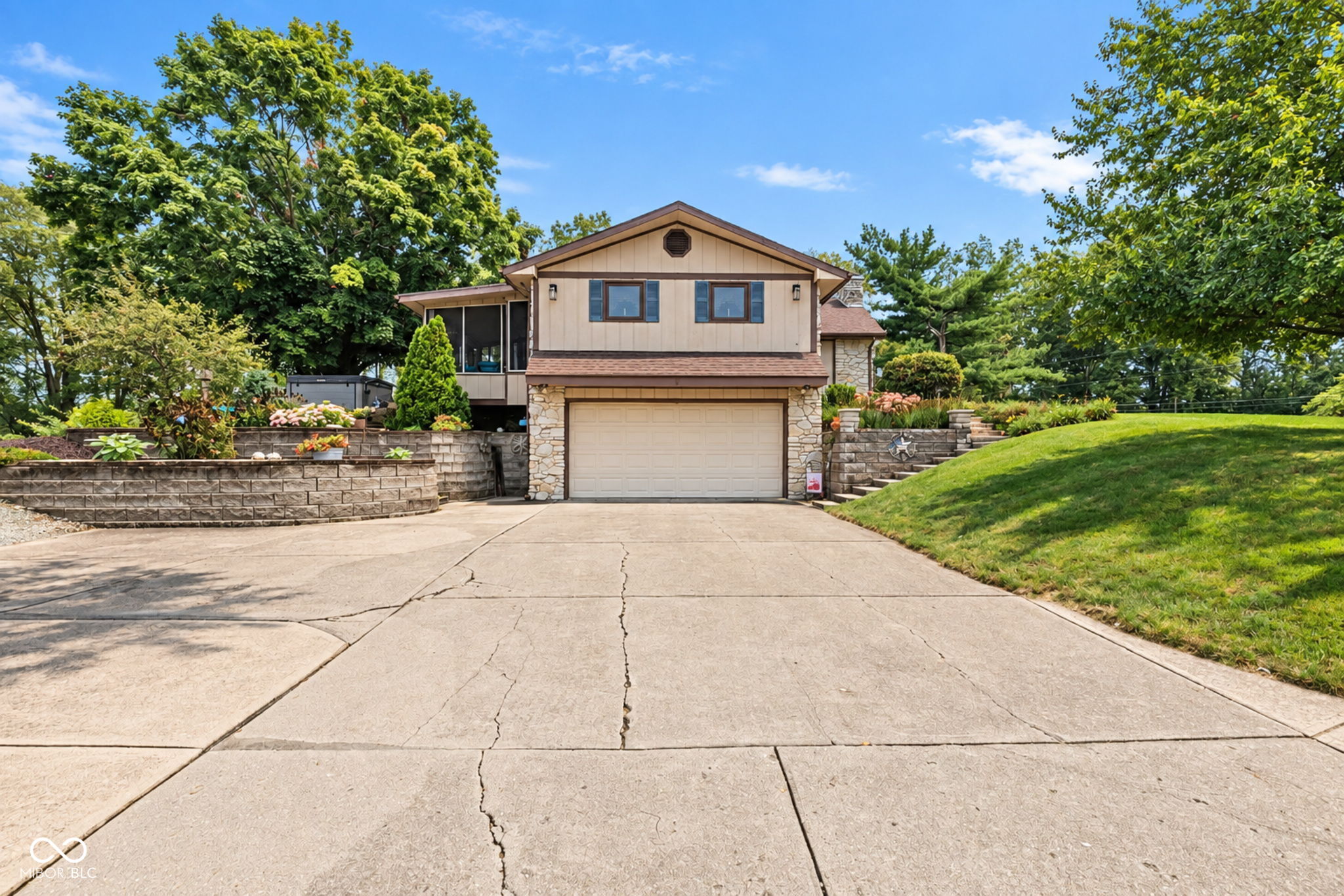 2420 W Co Rd 600s