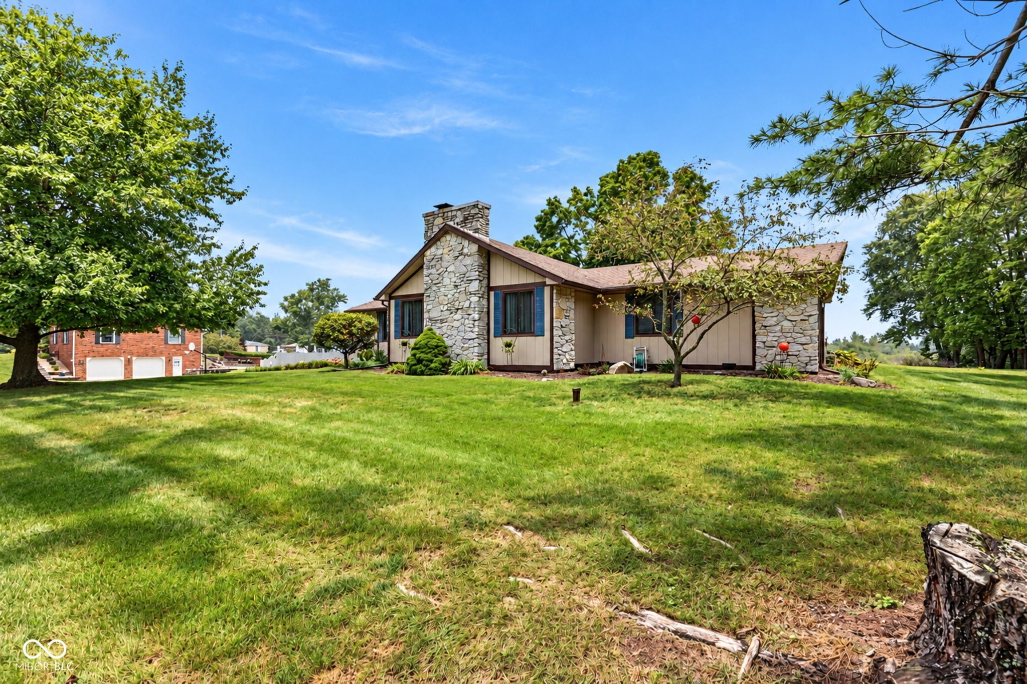 2420 W Co Rd 600s