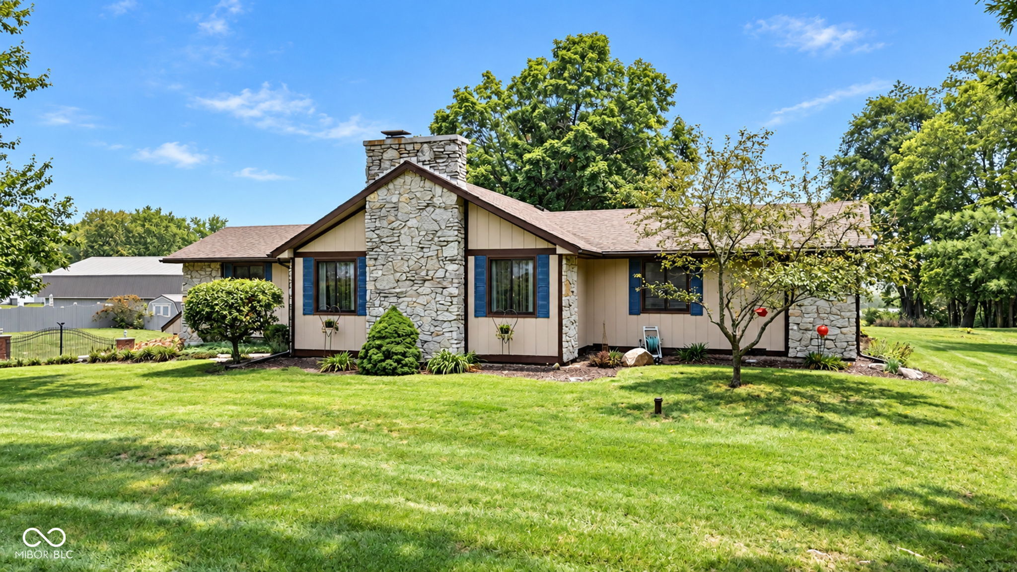 2420 W Co Rd 600s