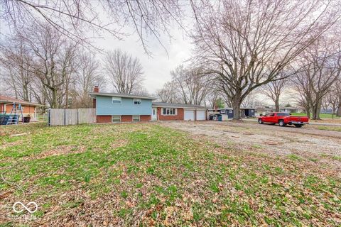 Photo of 1037 W Main Street, Greenwood, IN 46142 (MLS # 22088802)