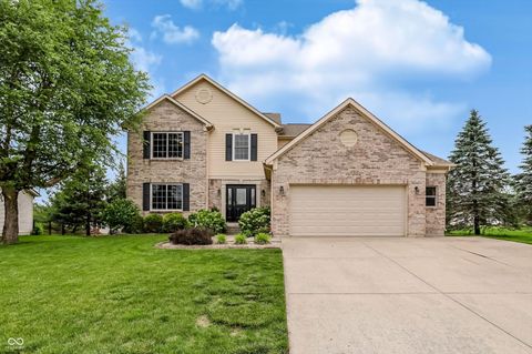 Photo of 322 Wakefield Drive E, Greenwood, IN 46142 (MLS # 22104352)