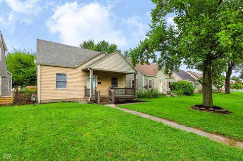 Photo of 310 N 18th Avenue, Beech Grove, IN 46107 (MLS # 22118338)