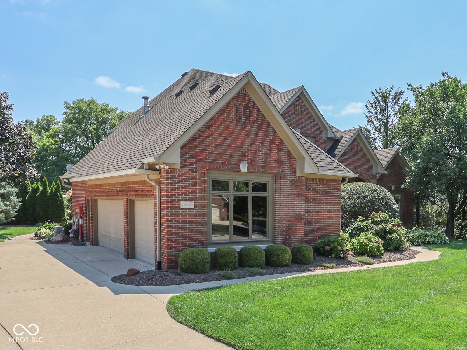 3933 Eagle Trace