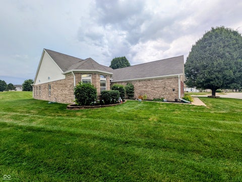 Photo of 10762 Crane Drive, Indianapolis, IN 46231 (MLS # 22123555)