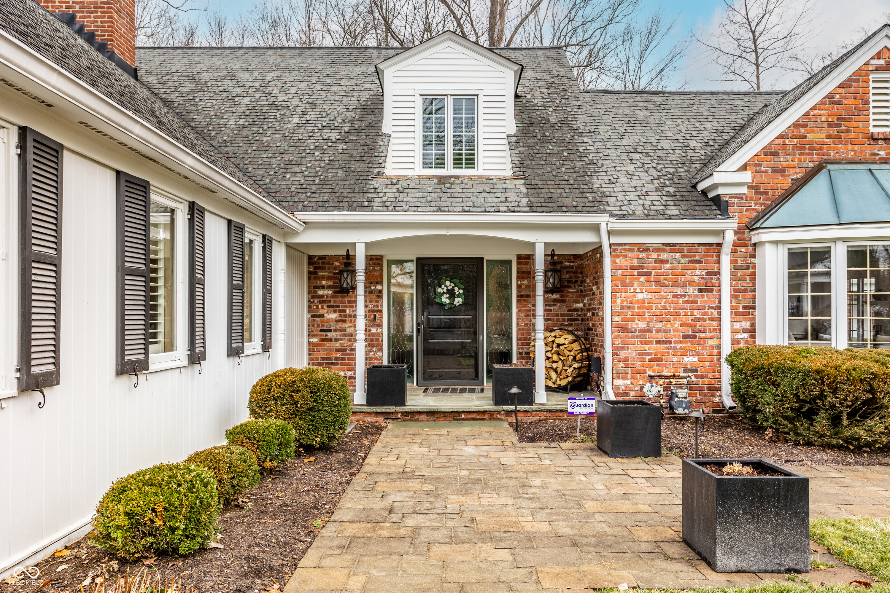 646 Somerset Drive W