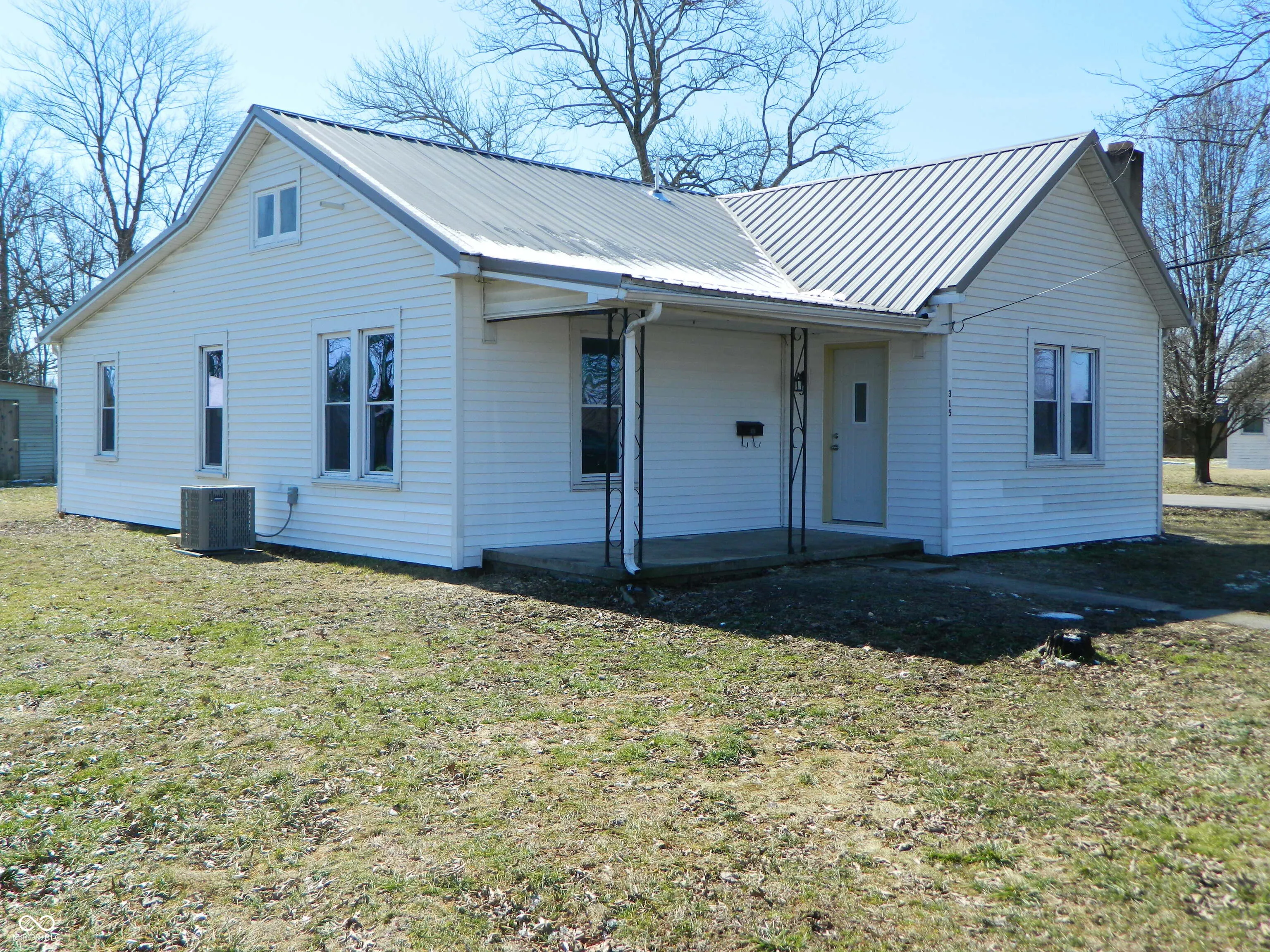 Crothersville, Indiana 47229, United States, 3 Bedrooms Bedrooms, ,1 BathroomBathrooms,Residential,Pending,4049