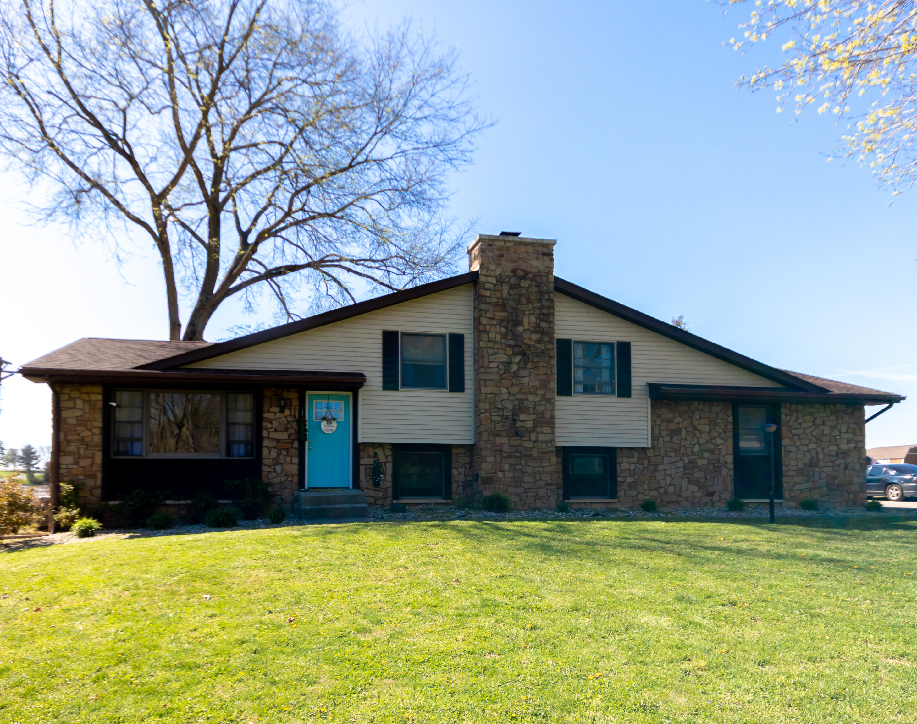 Photo 1 of 32 — 15542 E Lake Shore Drive S, Hope, IN 47246