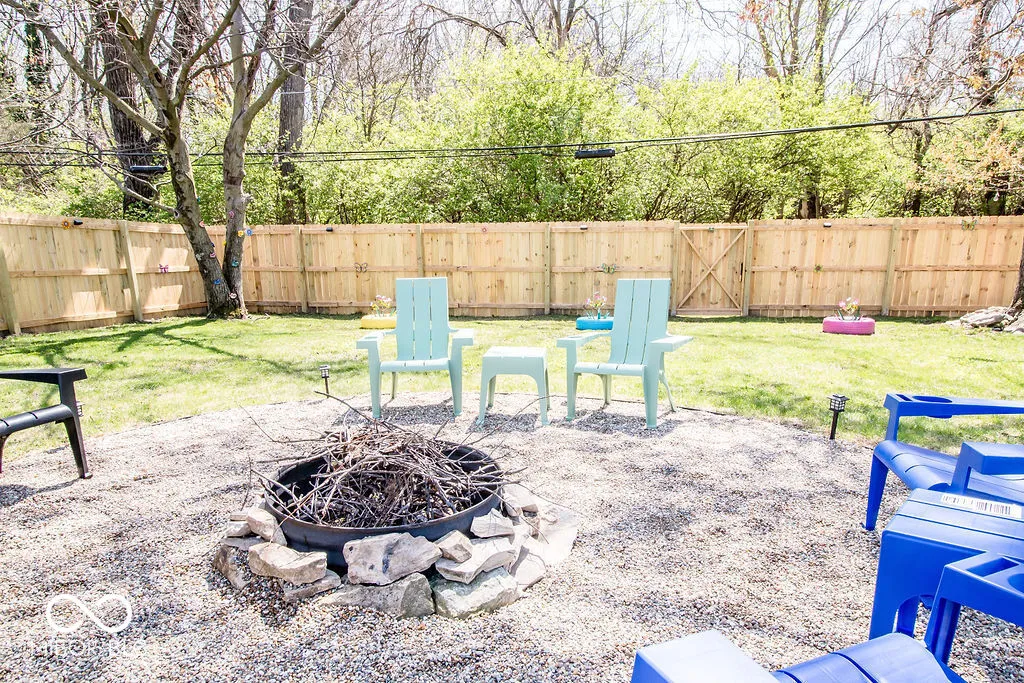 Columbus, Indiana 47203, United States, 3 Bedrooms Bedrooms, ,1 BathroomBathrooms,Residential,Pending,121617