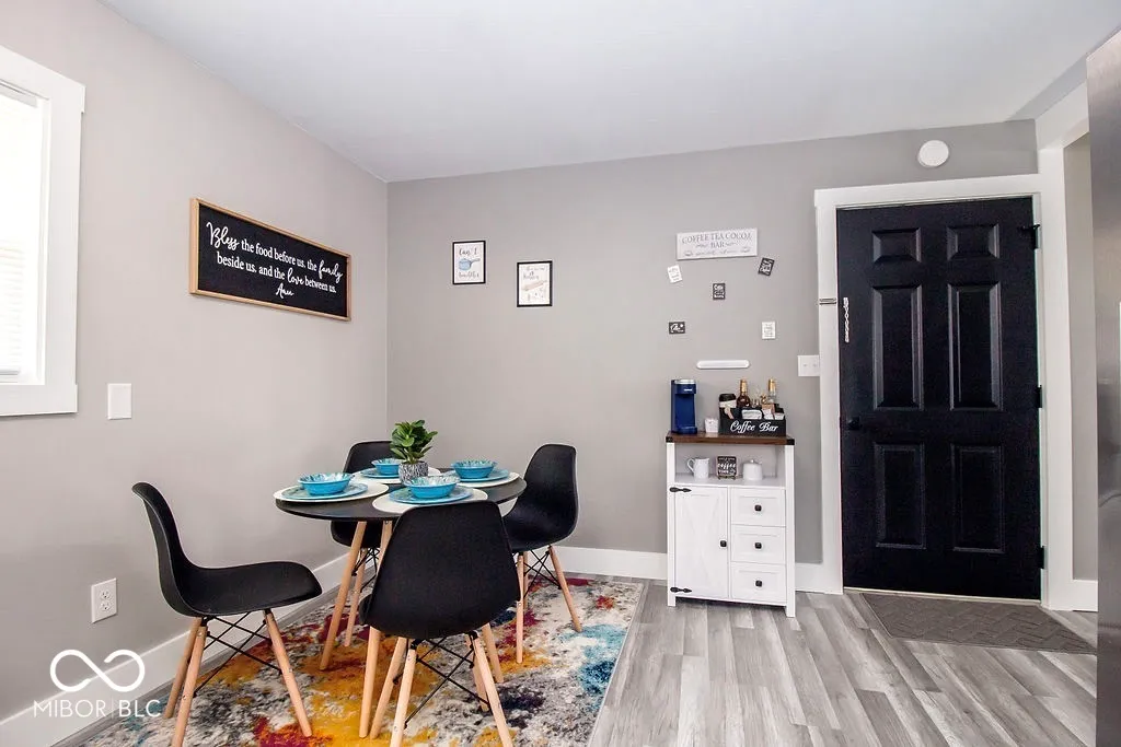 Columbus, Indiana 47203, United States, 3 Bedrooms Bedrooms, ,1 BathroomBathrooms,Residential,Pending,121617