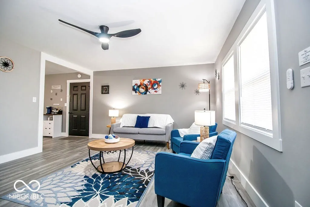 Columbus, Indiana 47203, United States, 3 Bedrooms Bedrooms, ,1 BathroomBathrooms,Residential,Pending,121617