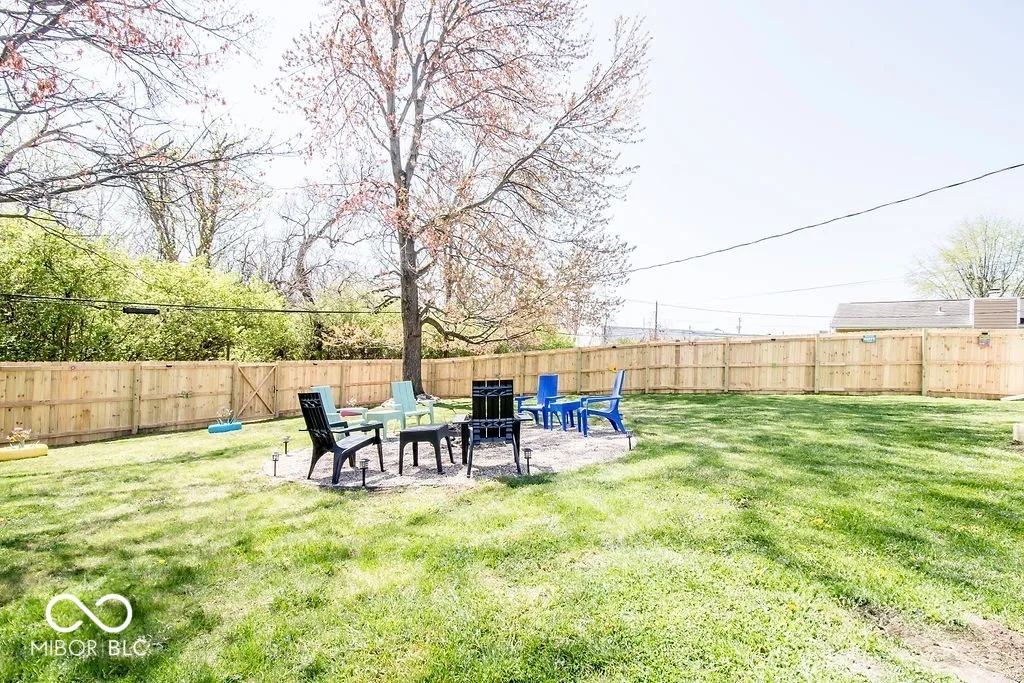 Columbus, Indiana 47203, United States, 3 Bedrooms Bedrooms, ,1 BathroomBathrooms,Residential,Pending,121617