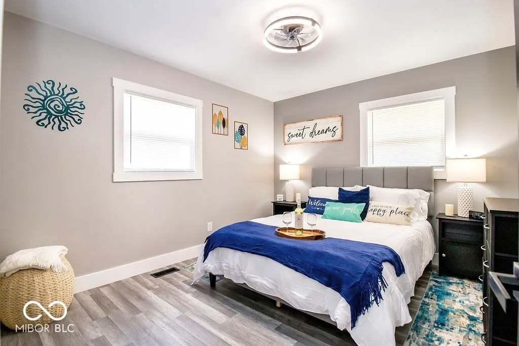 Columbus, Indiana 47203, United States, 3 Bedrooms Bedrooms, ,1 BathroomBathrooms,Residential,Pending,121617