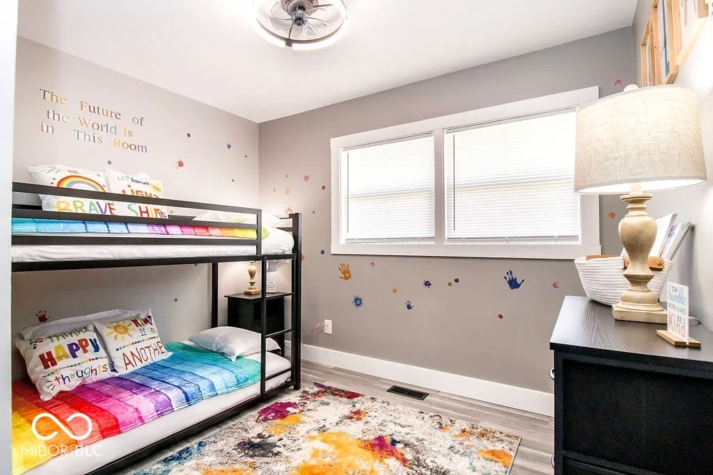 Columbus, Indiana 47203, United States, 3 Bedrooms Bedrooms, ,1 BathroomBathrooms,Residential,Pending,121617