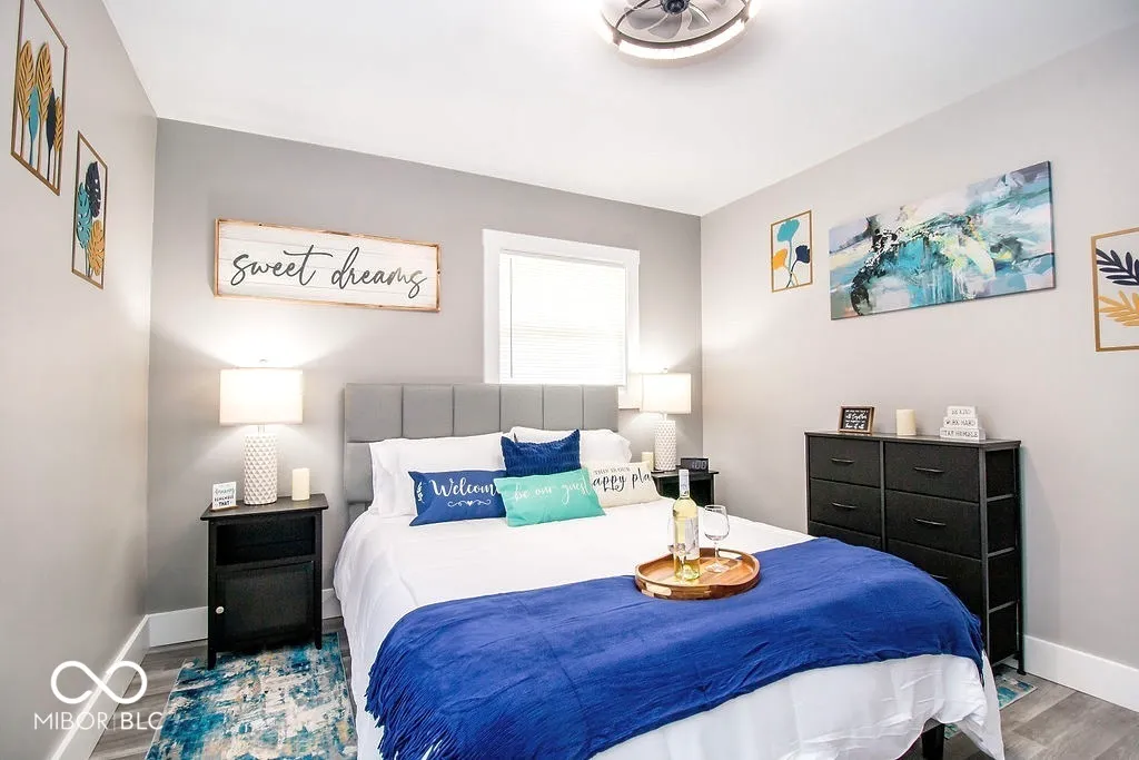 Columbus, Indiana 47203, United States, 3 Bedrooms Bedrooms, ,1 BathroomBathrooms,Residential,Pending,121617