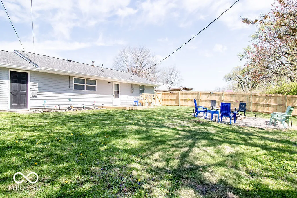 Columbus, Indiana 47203, United States, 3 Bedrooms Bedrooms, ,1 BathroomBathrooms,Residential,Pending,121617