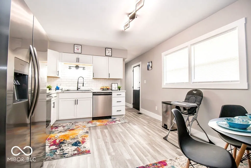 Columbus, Indiana 47203, United States, 3 Bedrooms Bedrooms, ,1 BathroomBathrooms,Residential,Pending,121617