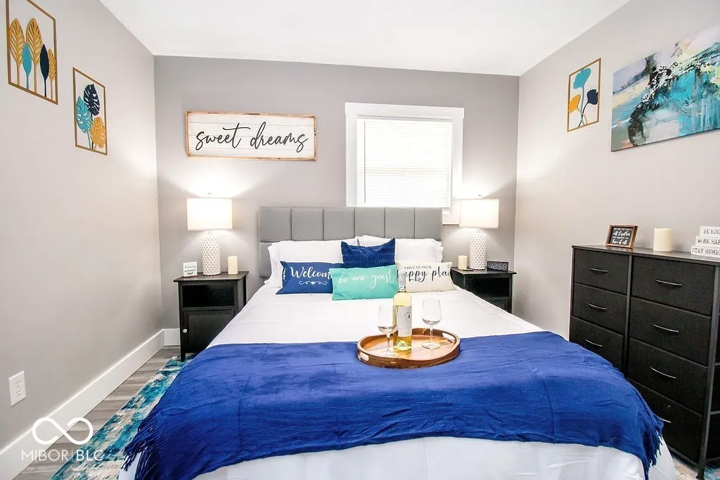 Columbus, Indiana 47203, United States, 3 Bedrooms Bedrooms, ,1 BathroomBathrooms,Residential,Pending,121617