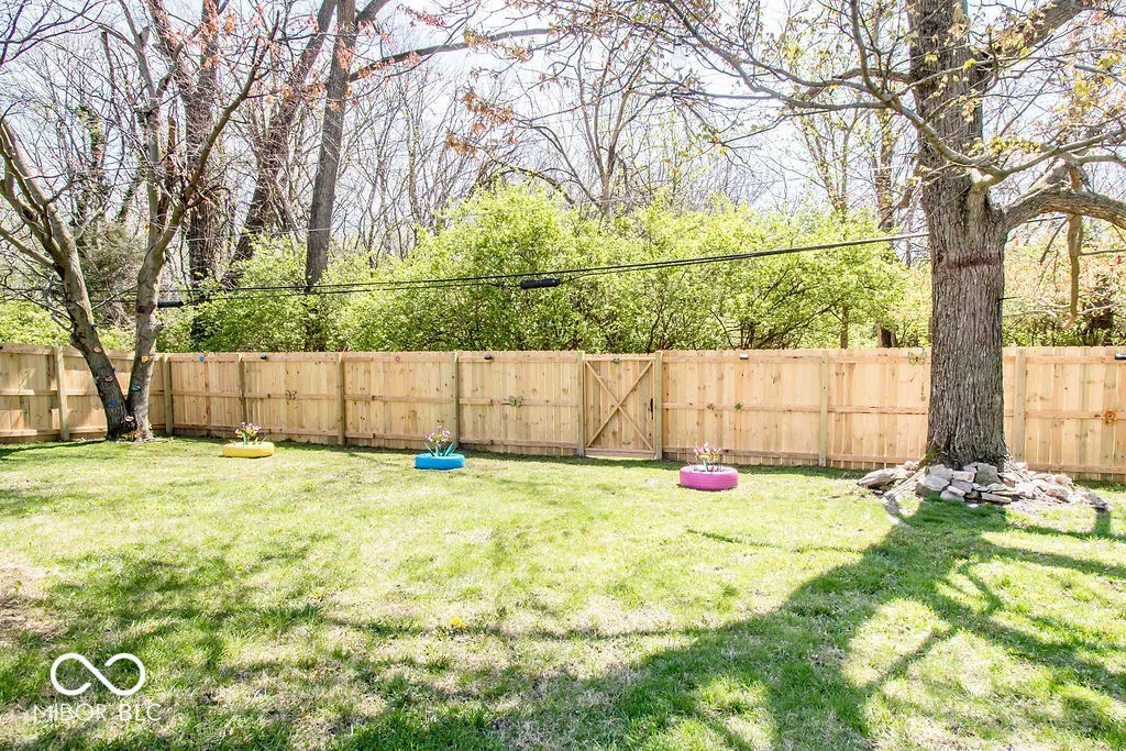 Columbus, Indiana 47203, United States, 3 Bedrooms Bedrooms, ,1 BathroomBathrooms,Residential,Pending,121617