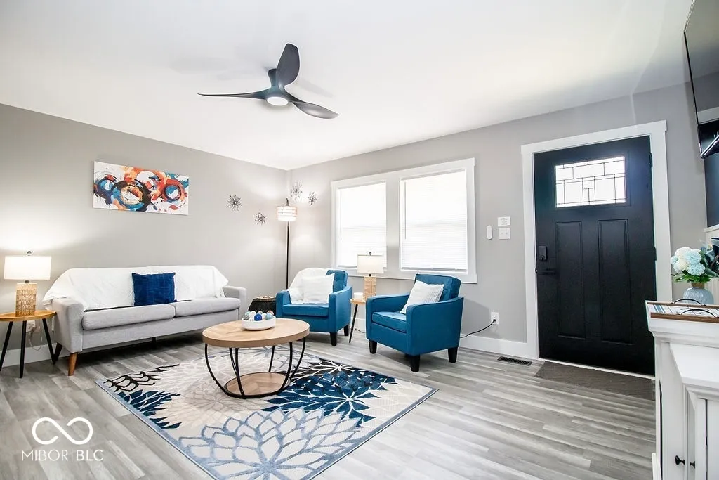 Columbus, Indiana 47203, United States, 3 Bedrooms Bedrooms, ,1 BathroomBathrooms,Residential,Pending,121617