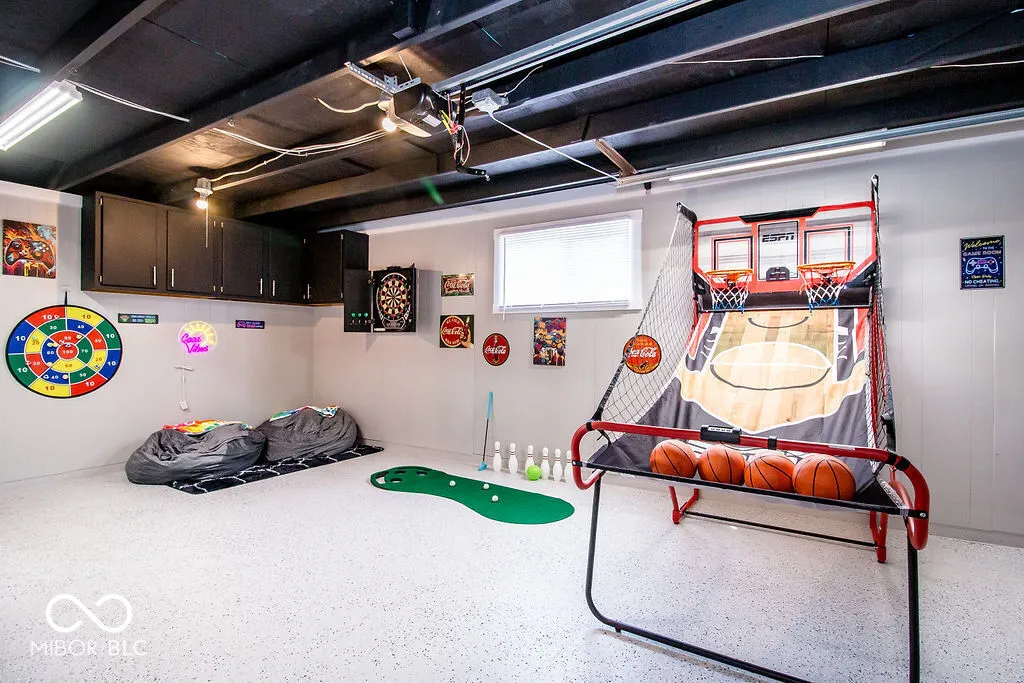 Columbus, Indiana 47203, United States, 3 Bedrooms Bedrooms, ,1 BathroomBathrooms,Residential,Pending,121617