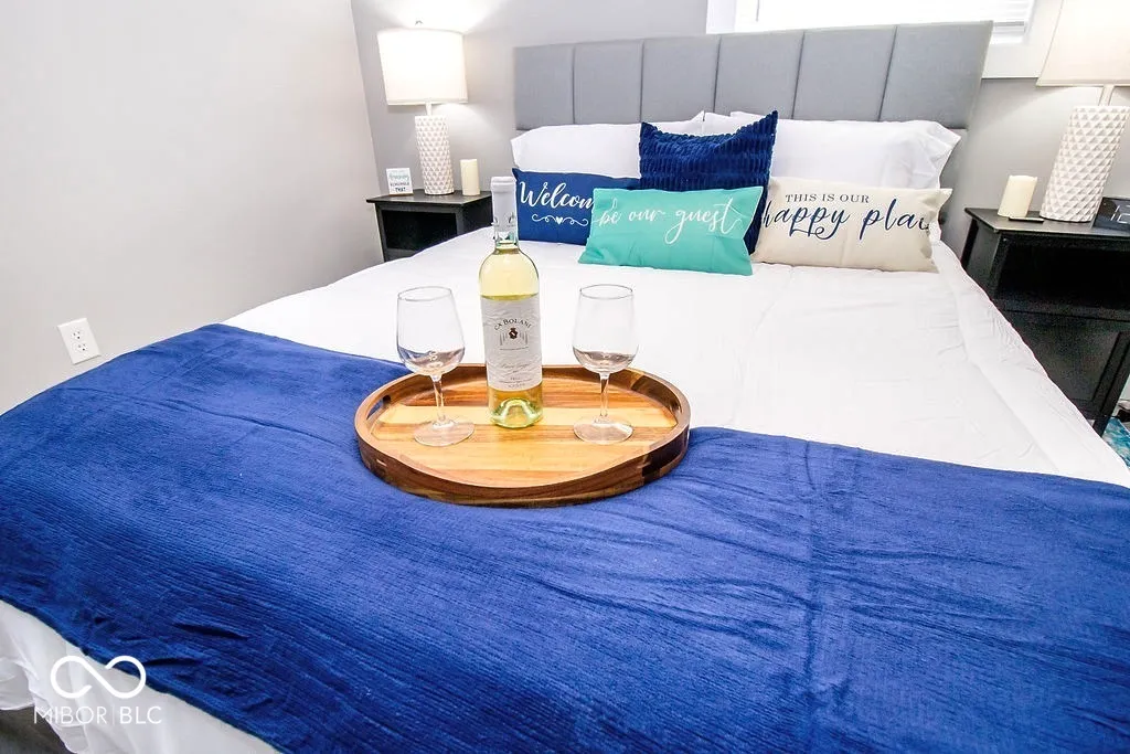 Columbus, Indiana 47203, United States, 3 Bedrooms Bedrooms, ,1 BathroomBathrooms,Residential,Pending,121617