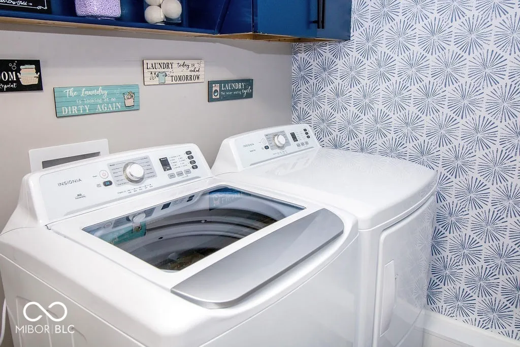 Columbus, Indiana 47203, United States, 3 Bedrooms Bedrooms, ,1 BathroomBathrooms,Residential,Pending,121617