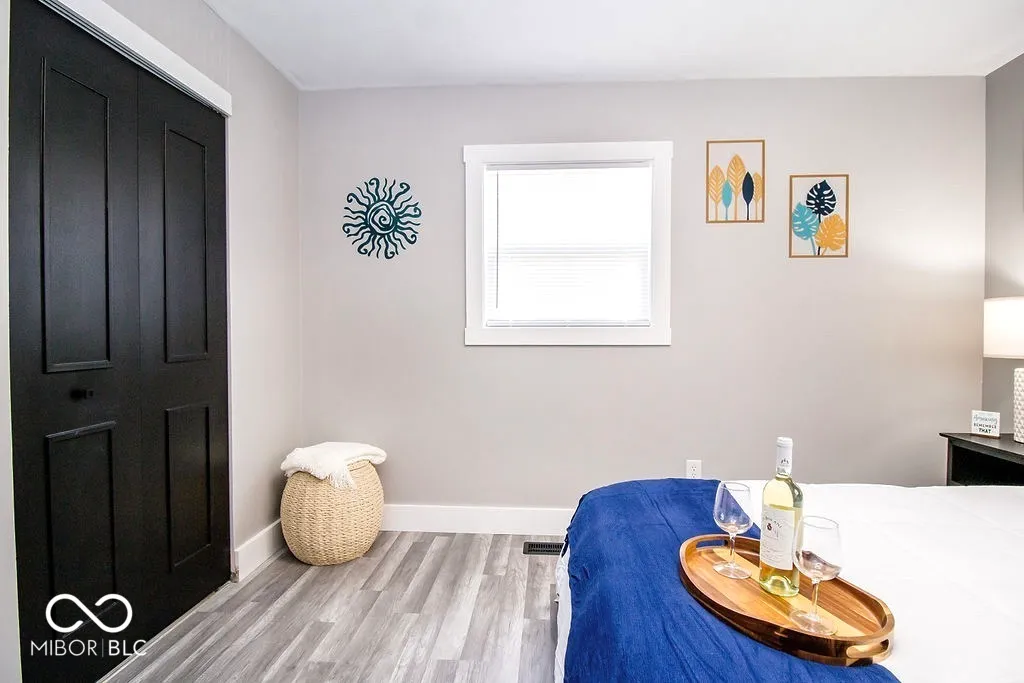 Columbus, Indiana 47203, United States, 3 Bedrooms Bedrooms, ,1 BathroomBathrooms,Residential,Pending,121617