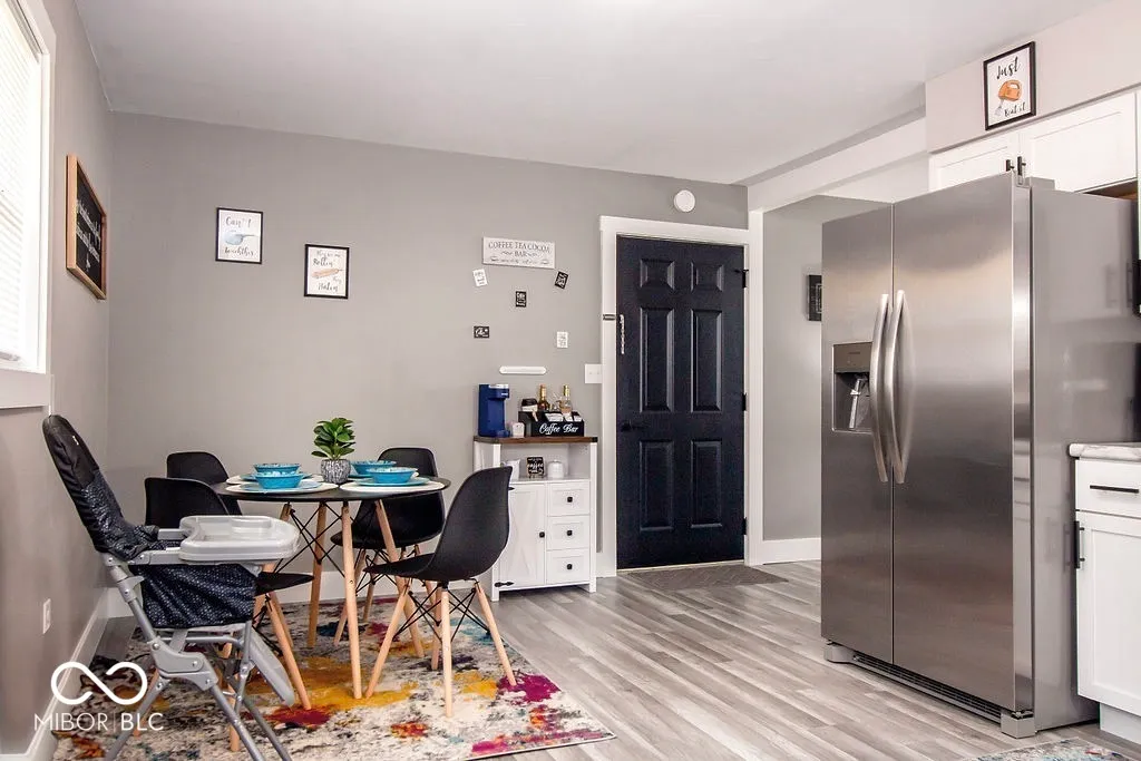 Columbus, Indiana 47203, United States, 3 Bedrooms Bedrooms, ,1 BathroomBathrooms,Residential,Pending,121617