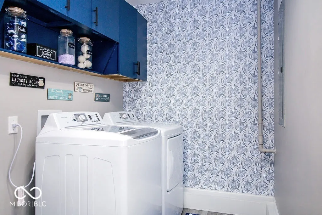 Columbus, Indiana 47203, United States, 3 Bedrooms Bedrooms, ,1 BathroomBathrooms,Residential,Pending,121617