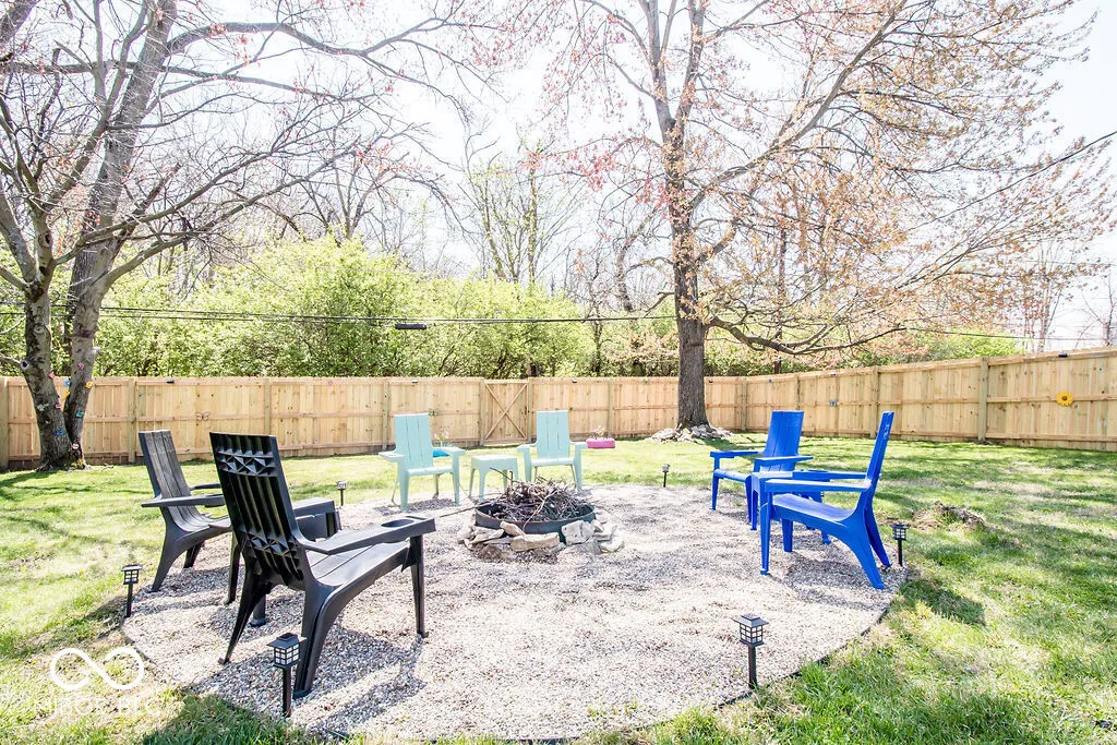 Columbus, Indiana 47203, United States, 3 Bedrooms Bedrooms, ,1 BathroomBathrooms,Residential,Pending,121617