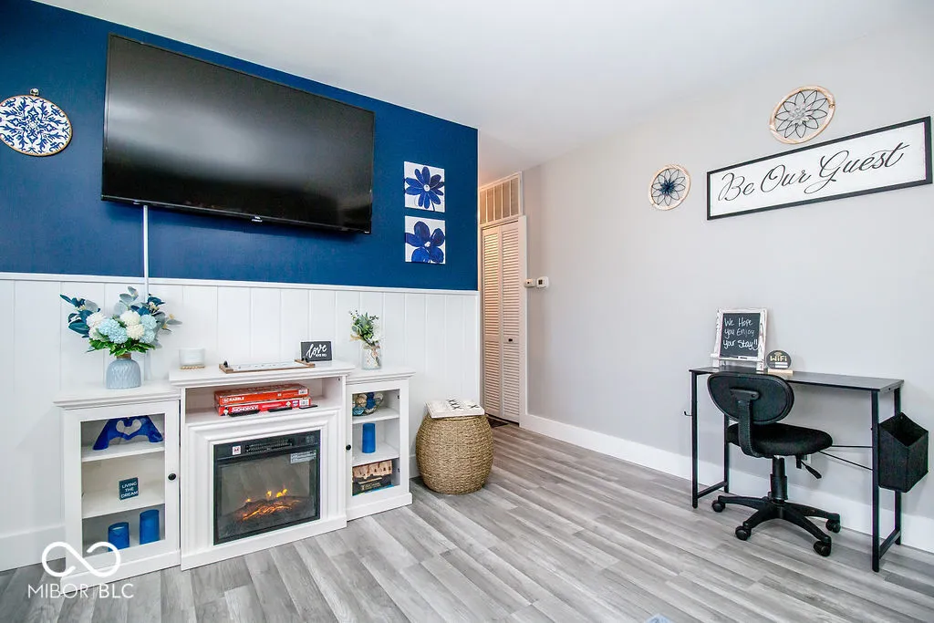 Columbus, Indiana 47203, United States, 3 Bedrooms Bedrooms, ,1 BathroomBathrooms,Residential,Pending,121617