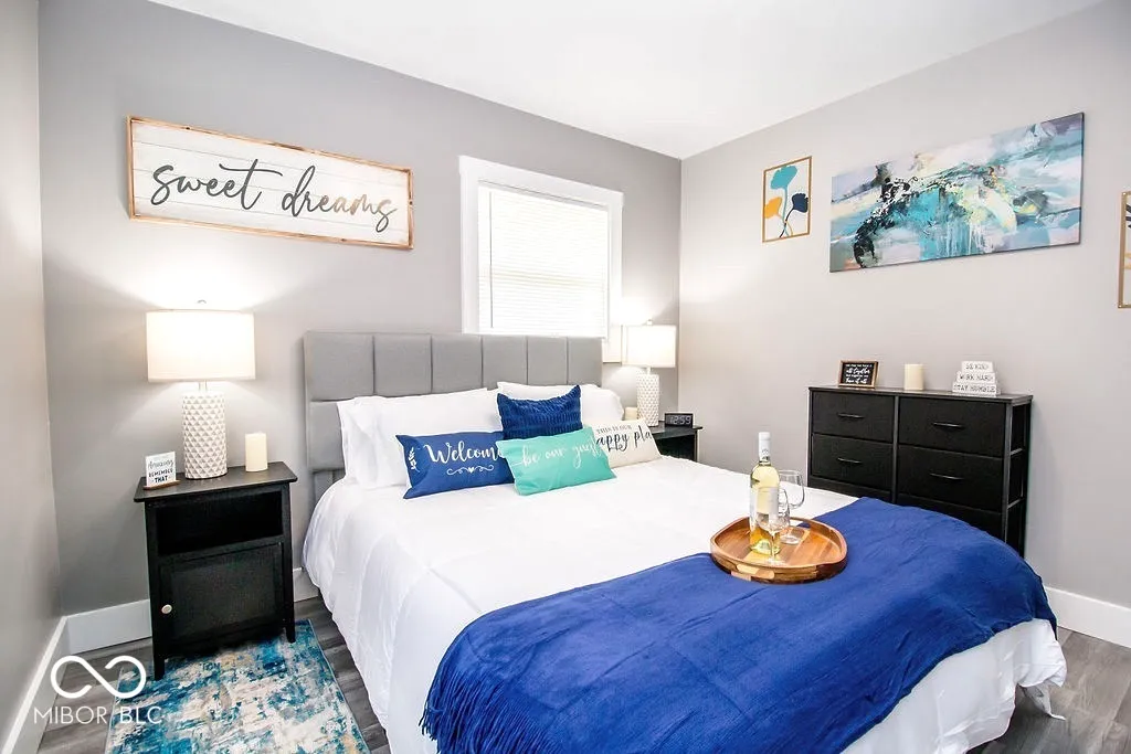 Columbus, Indiana 47203, United States, 3 Bedrooms Bedrooms, ,1 BathroomBathrooms,Residential,Pending,121617