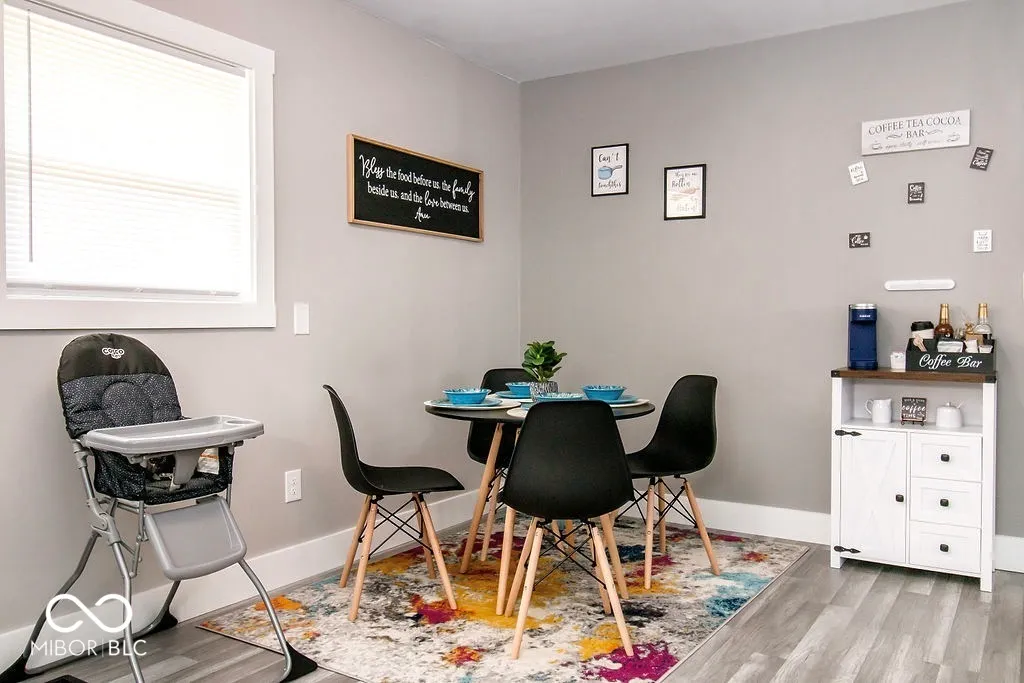 Columbus, Indiana 47203, United States, 3 Bedrooms Bedrooms, ,1 BathroomBathrooms,Residential,Pending,121617