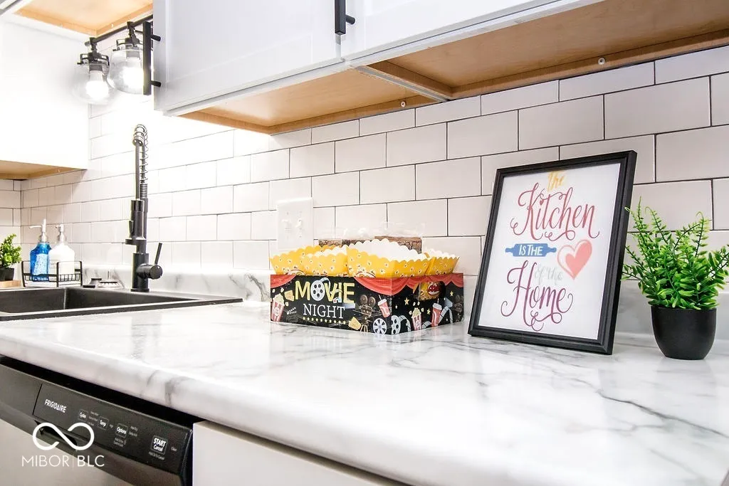 Columbus, Indiana 47203, United States, 3 Bedrooms Bedrooms, ,1 BathroomBathrooms,Residential,Pending,121617