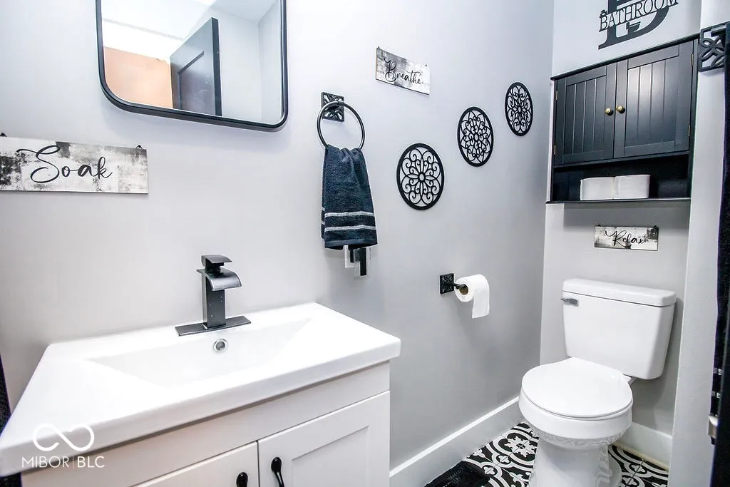 Columbus, Indiana 47203, United States, 3 Bedrooms Bedrooms, ,1 BathroomBathrooms,Residential,Pending,121617