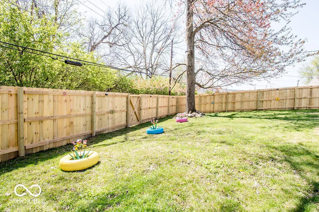 Columbus, Indiana 47203, United States, 3 Bedrooms Bedrooms, ,1 BathroomBathrooms,Residential,Pending,121617