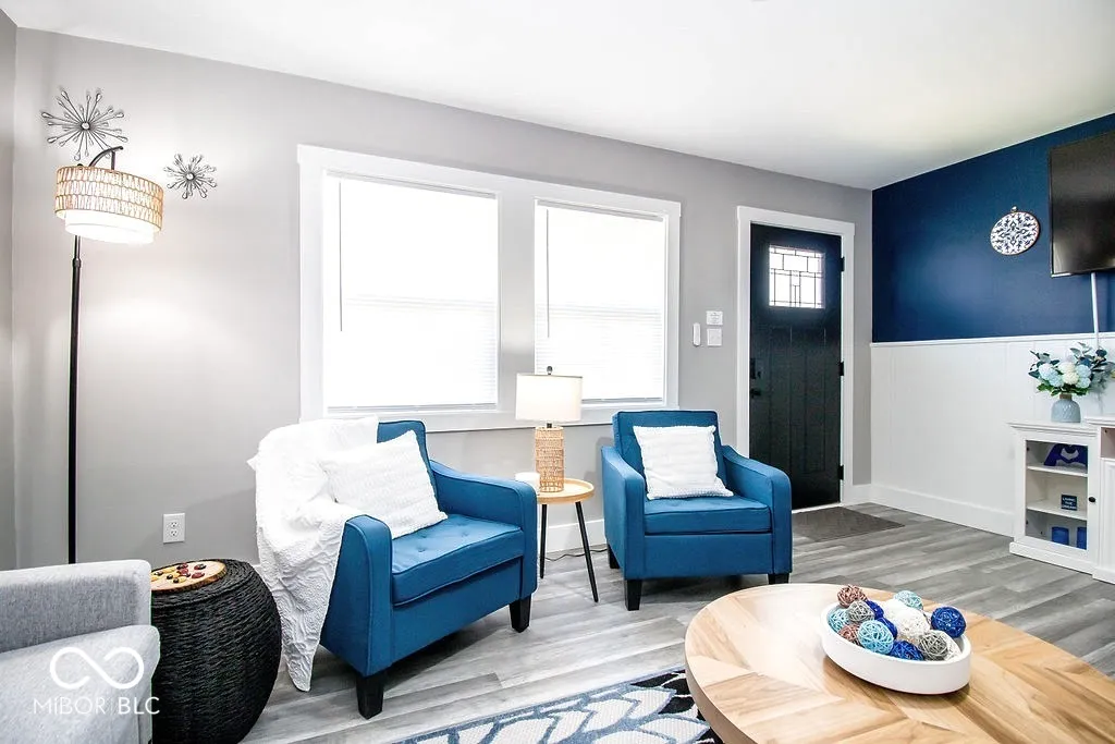 Columbus, Indiana 47203, United States, 3 Bedrooms Bedrooms, ,1 BathroomBathrooms,Residential,Pending,121617