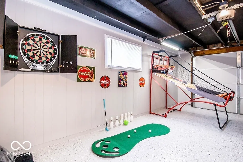 Columbus, Indiana 47203, United States, 3 Bedrooms Bedrooms, ,1 BathroomBathrooms,Residential,Pending,121617