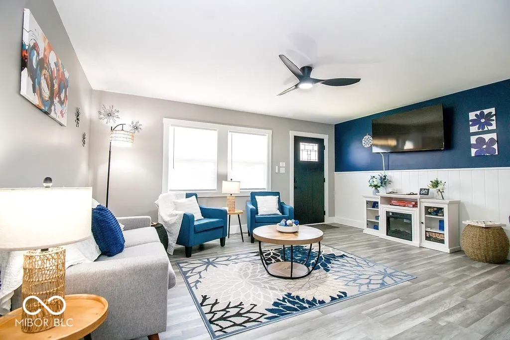 Columbus, Indiana 47203, United States, 3 Bedrooms Bedrooms, ,1 BathroomBathrooms,Residential,Pending,121617