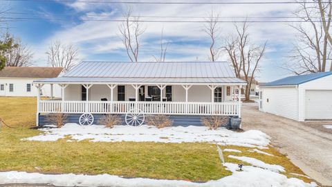 Photo of 945 E Worthsville Road, Greenwood, IN 46143 (MLS # 22084364)